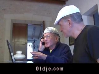 Retired oldmen šūdas ir dalintis du paaugliai